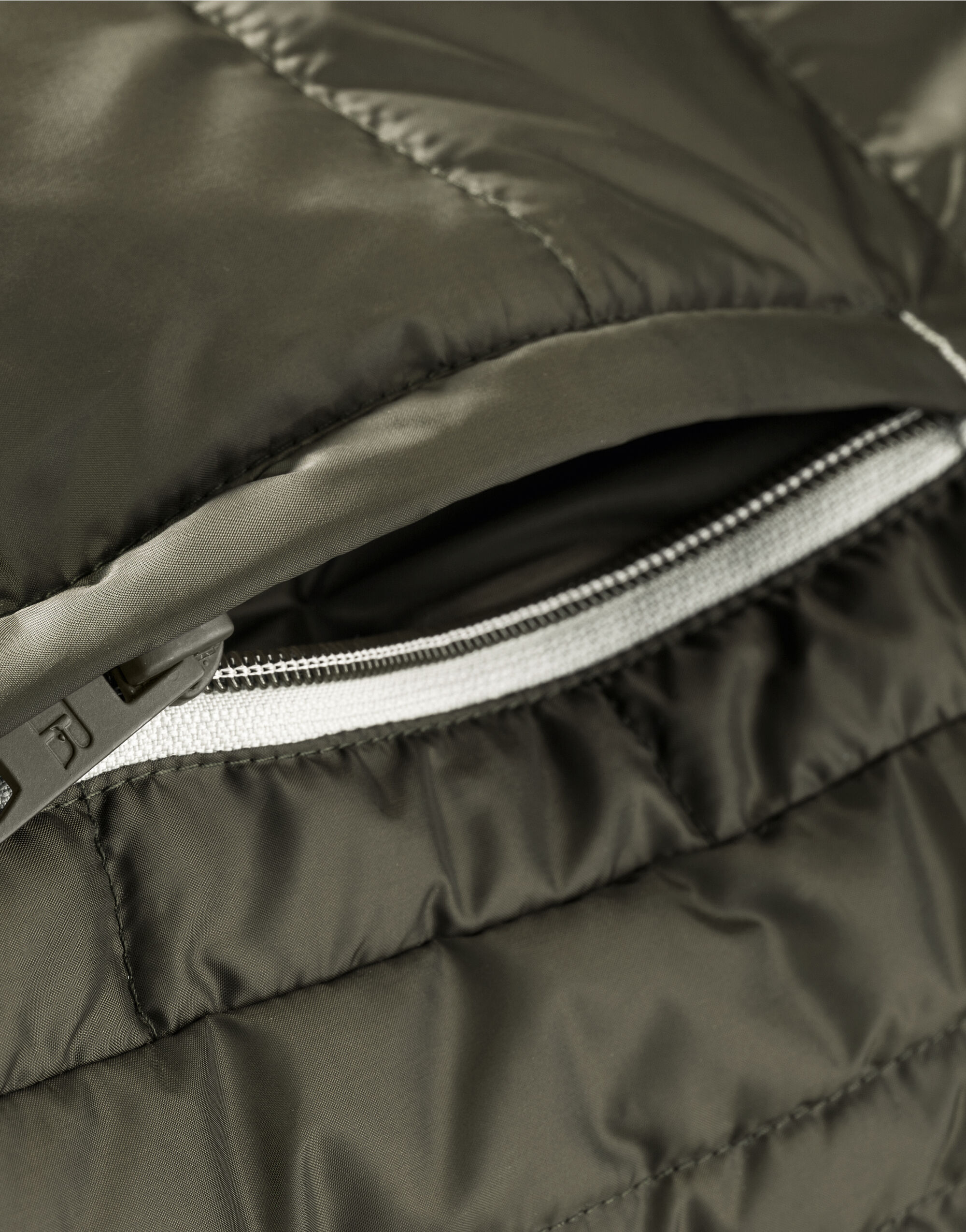 R440M Dark Olive Men’s Hooded Nano Jacket