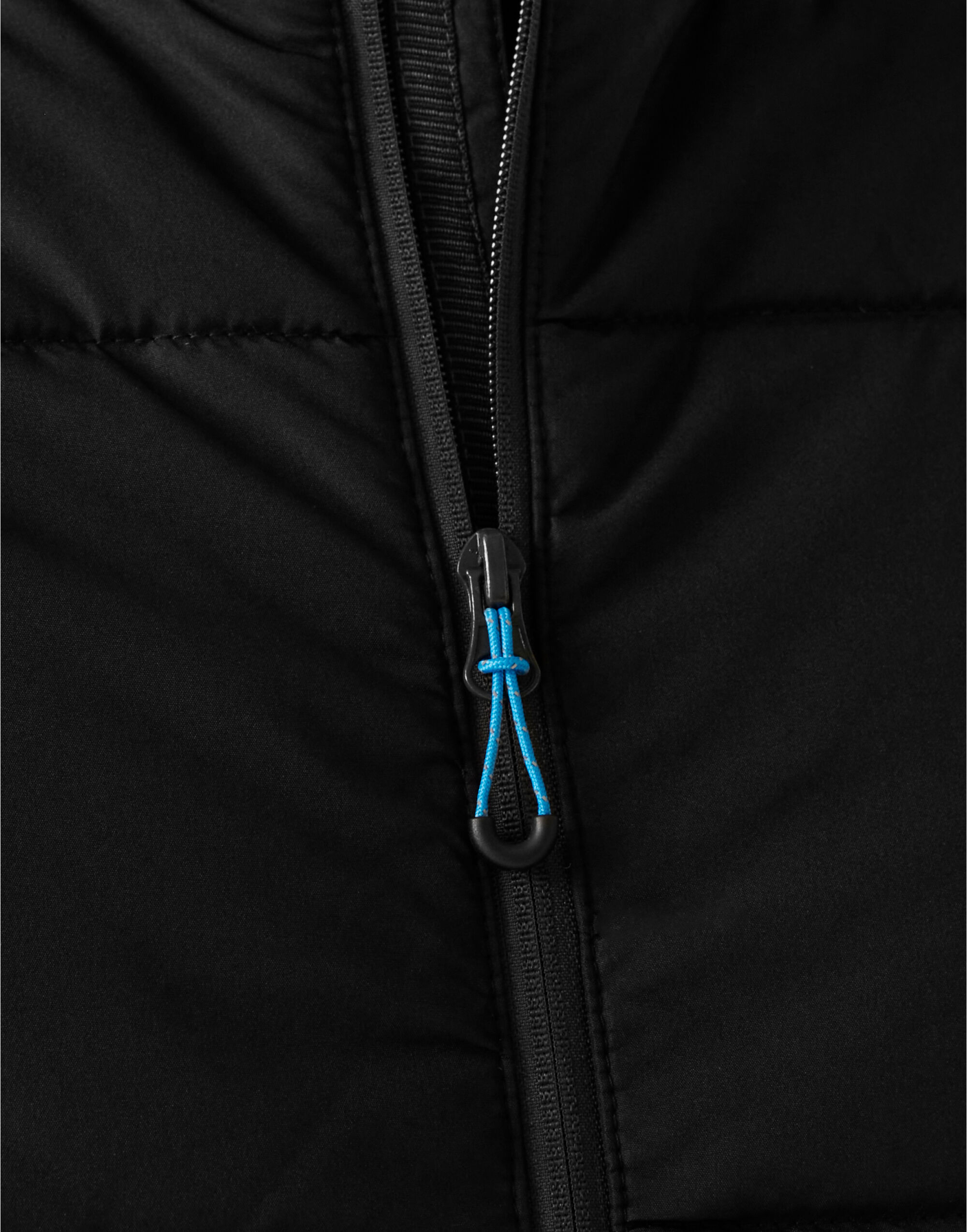 TRA590 Black Essential Hybrid Jacket