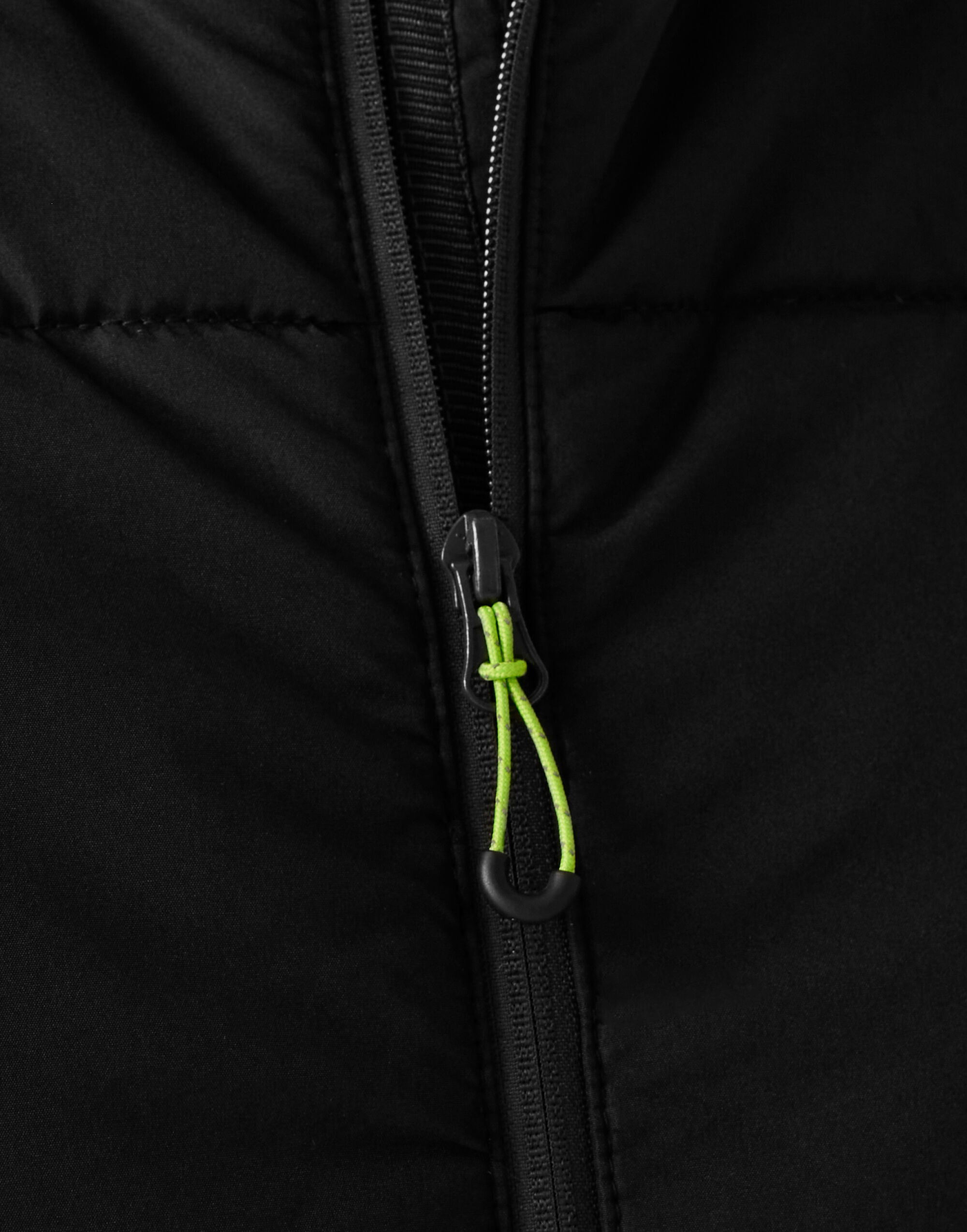 TRA590 Black Essential Hybrid Jacket