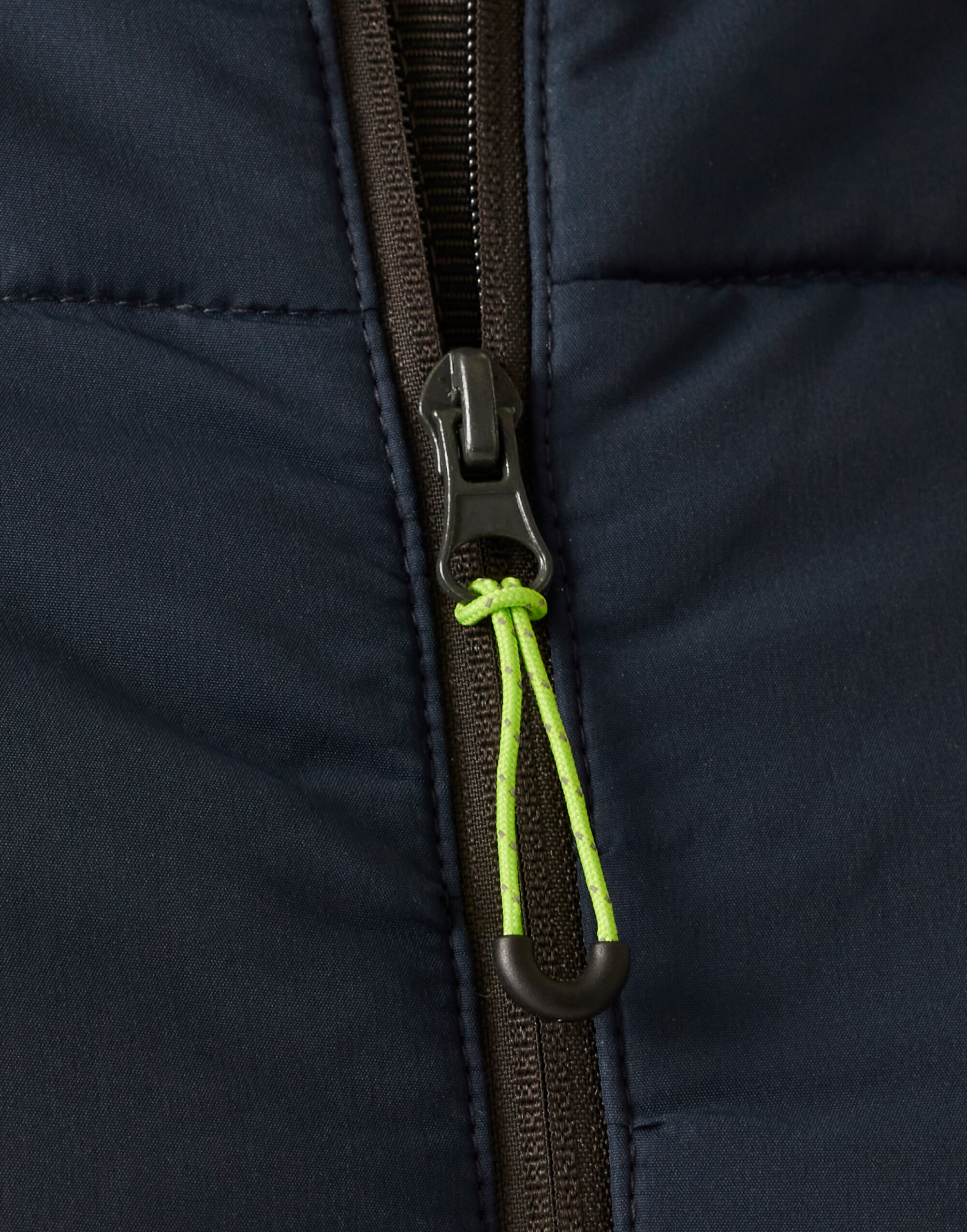 TRA590 Essential Hybrid Jacket Navy