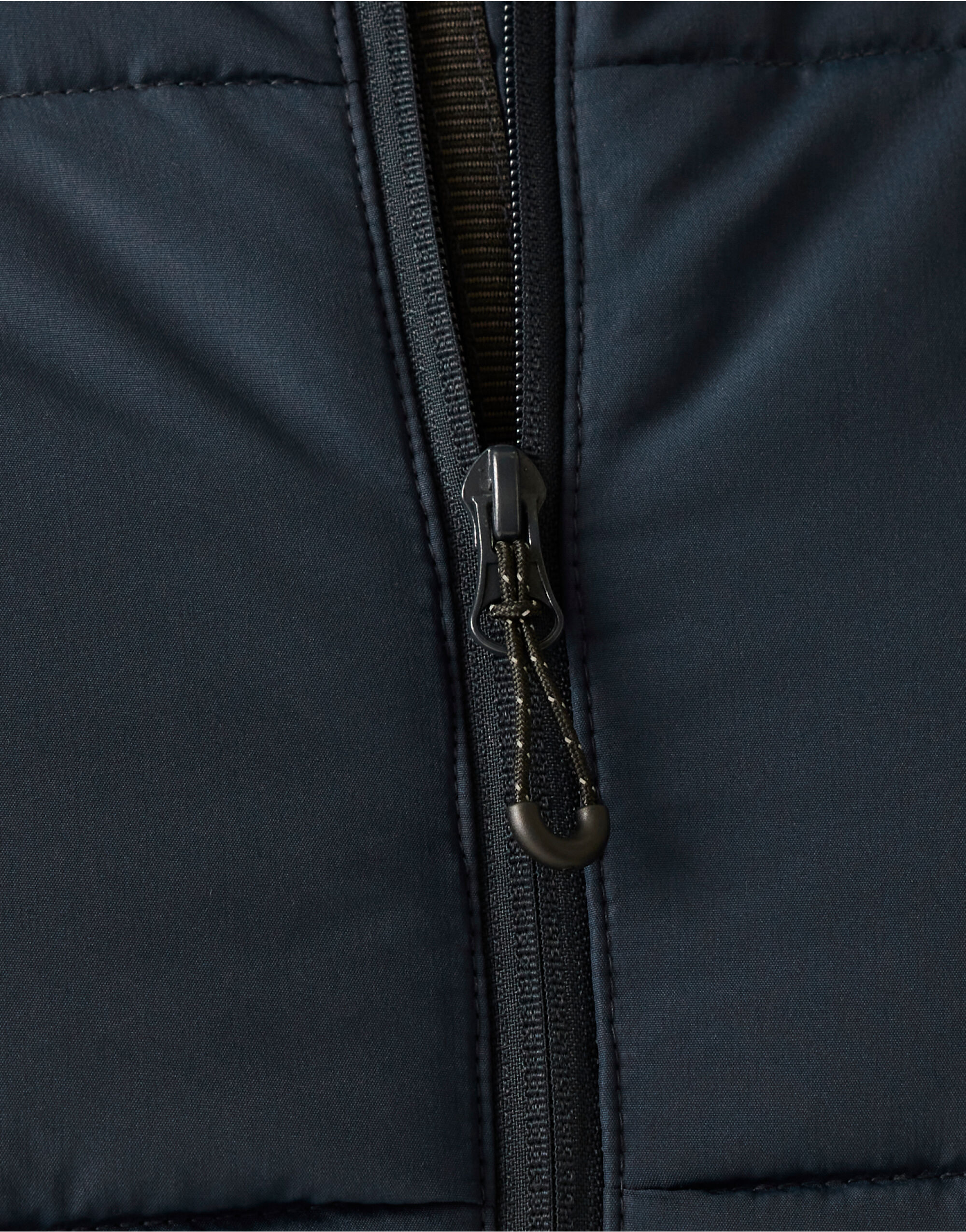 TRA590 Essential Hybrid Jacket Navy