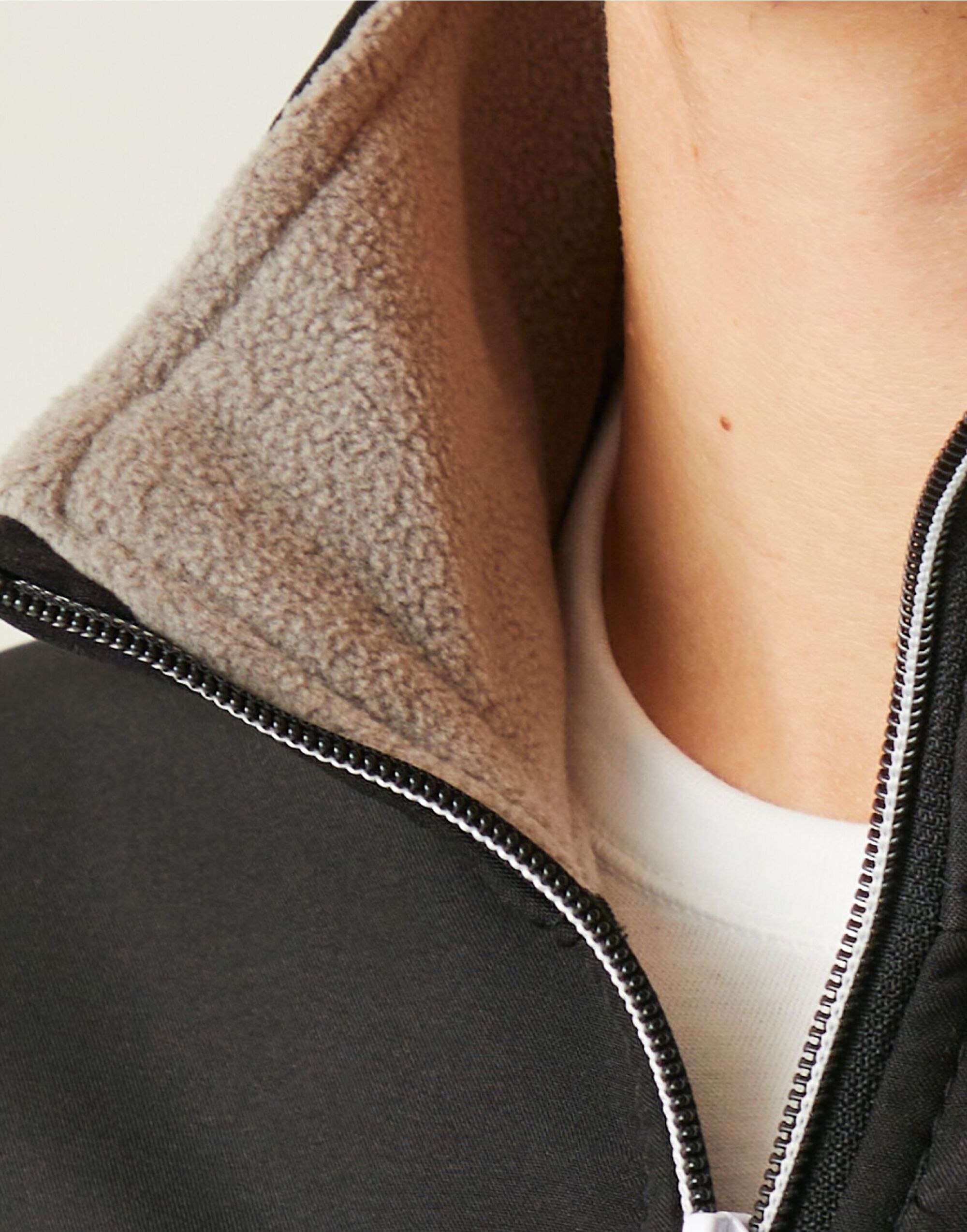 TRA762 Black/Mineral Grey Ascender Two Layer Softshell Jacket