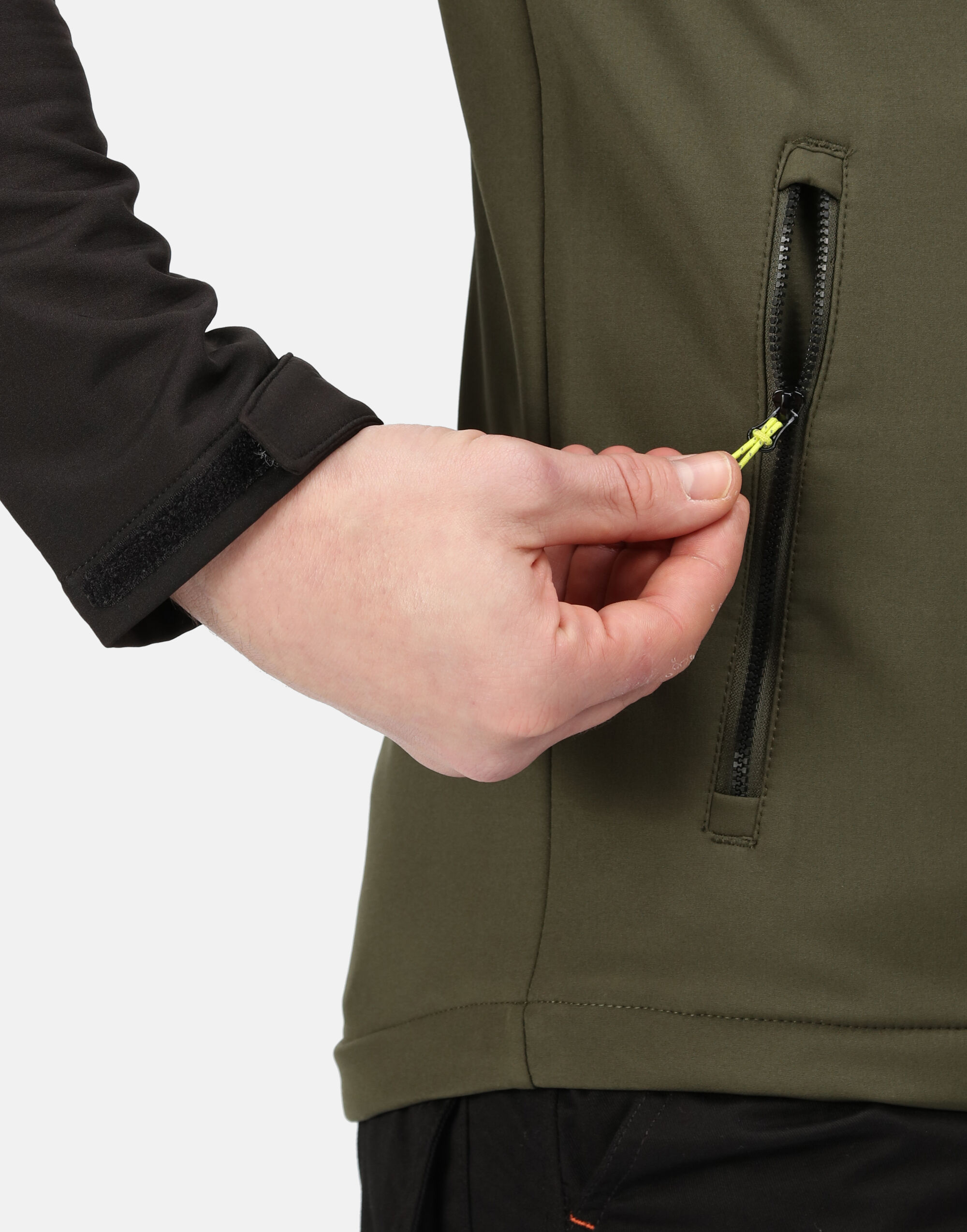 TRA707 Tactical Surrender Softshell Dark Khaki/Black