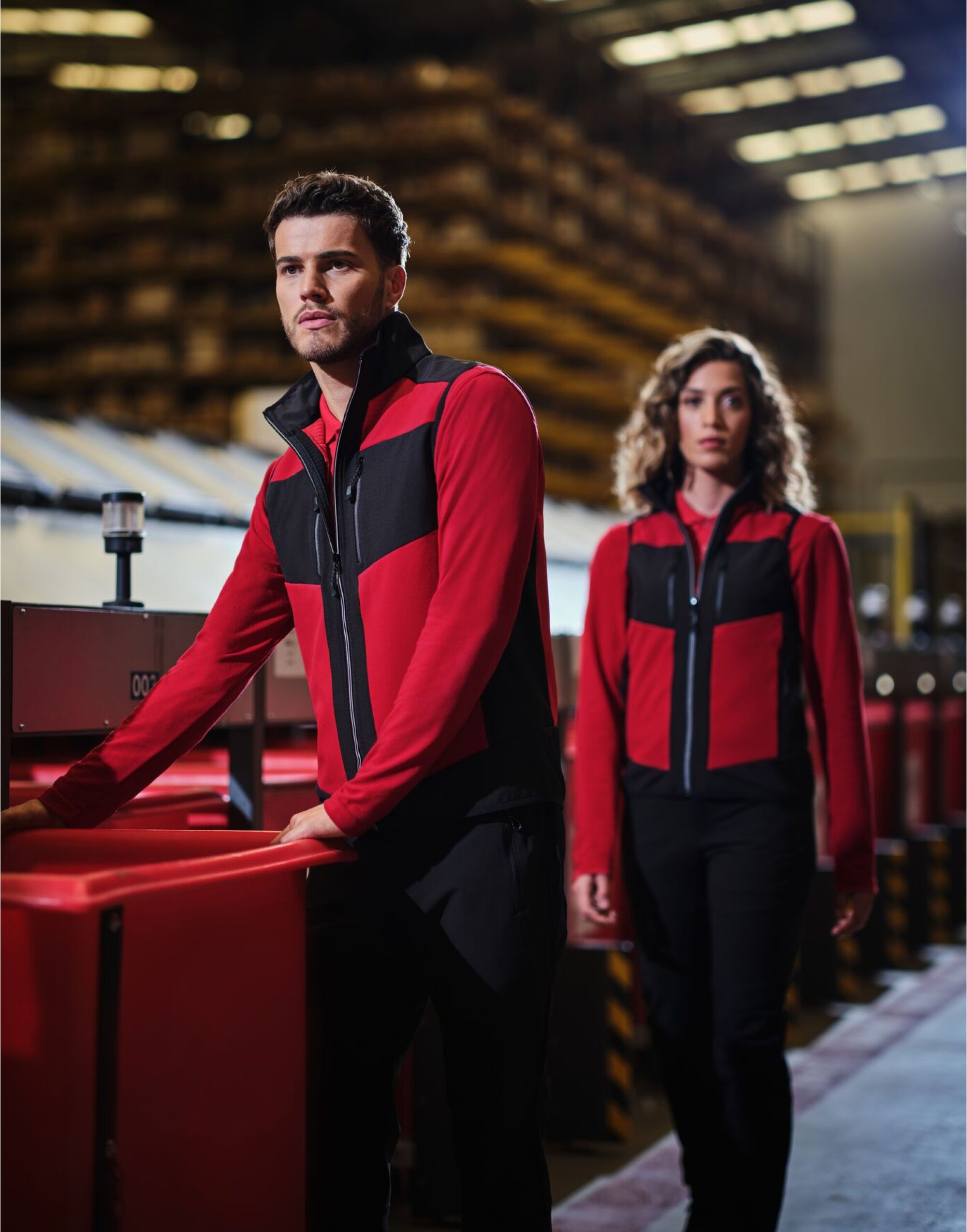 TRA907 E-Volve Unisex Two Layer SoftShell BodyWarmer Classic Red/Black