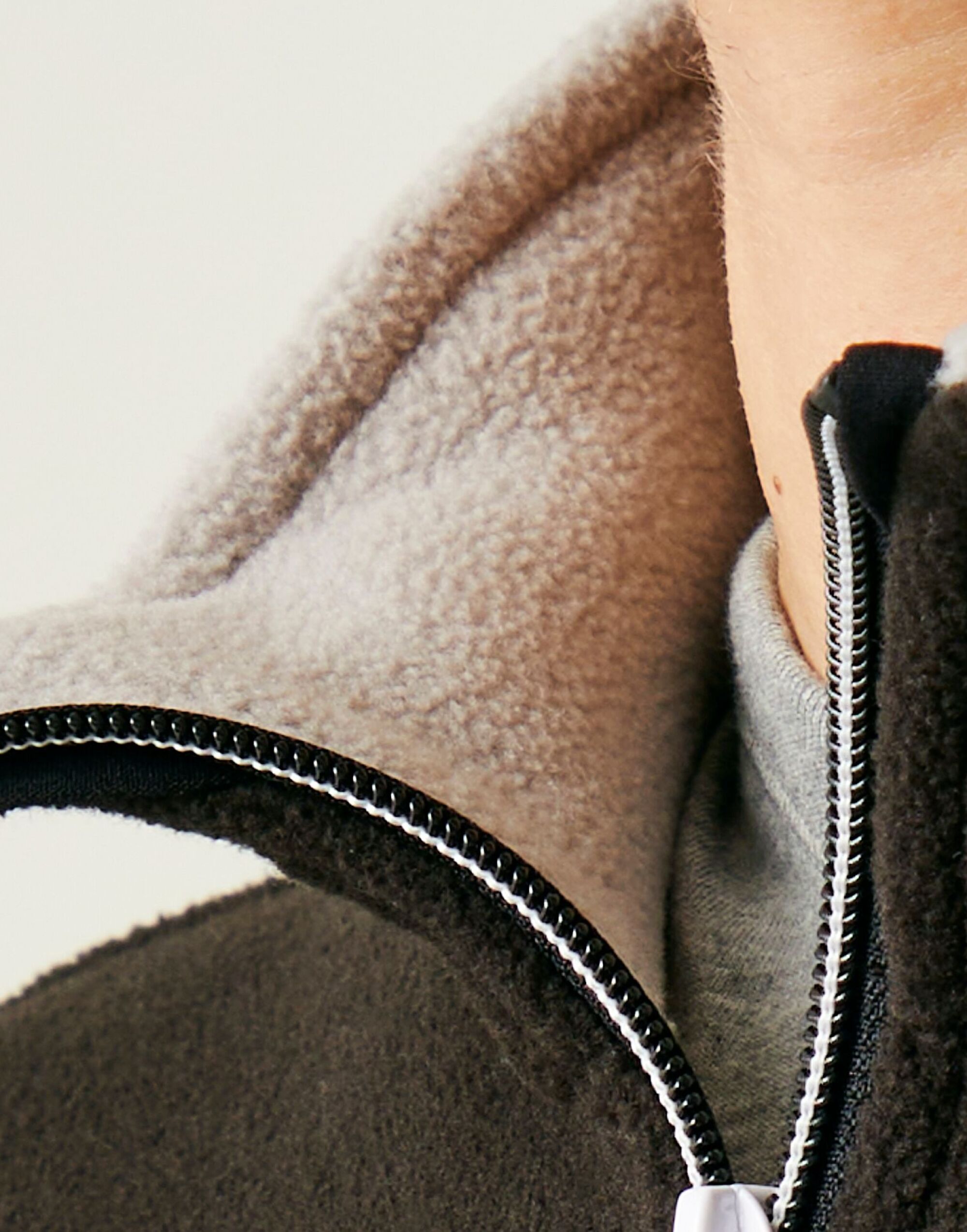 TRF725 Ascender Fleece Jacket Black/Mineral Grey