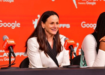 Recently-fired WNBA coach gets a second opportunity Recently-fired WNBA coach gets a second opportunity