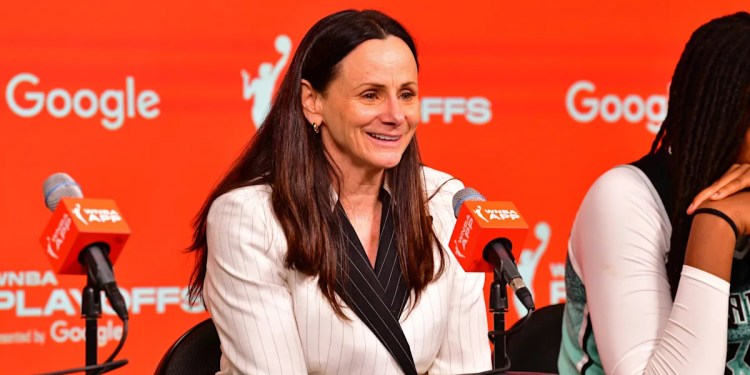Recently-fired WNBA coach gets a second opportunity Recently-fired WNBA coach gets a second opportunity