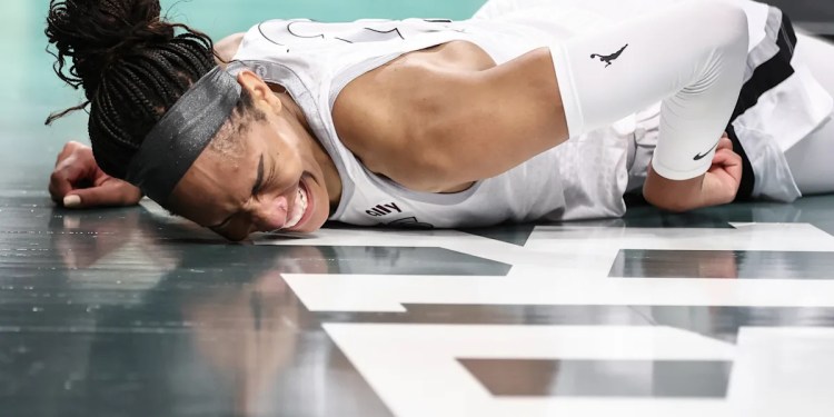Aces coach Becky Hammon speaks up on A’ja Wilson’s concerning injury Aces coach Becky Hammon speaks up on A’ja Wilson’s concerning injury