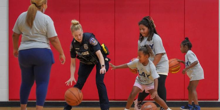 IMPD, former WNBA stars come together to host ‘Play Like a Girl’ basketball clinic IMPD, former WNBA stars come together to host ‘Play Like a Girl’ basketball clinic