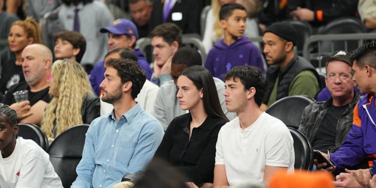WNBA star Caitlin Clark makes appearance at Warriors vs. Suns WNBA star Caitlin Clark makes appearance at Warriors vs. Suns