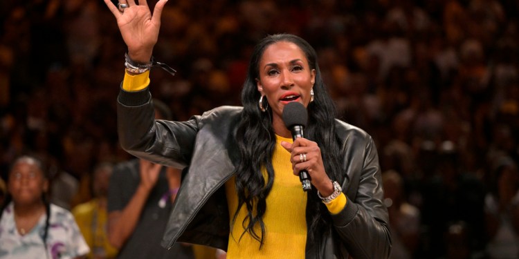 Lisa Leslie Named as Analyst for CBS Sports’ WNBA Tipoff Show in New Deal Lisa Leslie Named as Analyst for CBS Sports’ WNBA Tipoff Show in New Deal