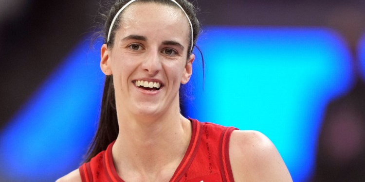 Caitlin Clark Makes Gesture for Fan Amid WNBA Offseason Caitlin Clark Makes Gesture for Fan Amid WNBA Offseason