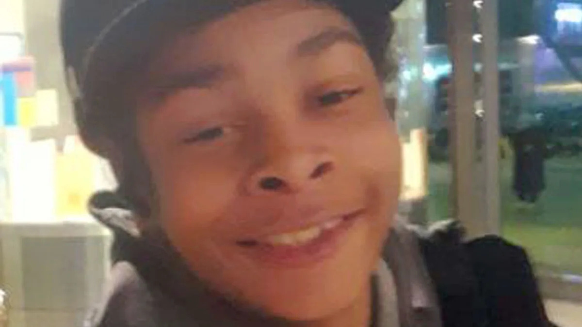 Teenagers detained for machete homicide of boy on bus Teenagers detained for machete homicide of boy on bus