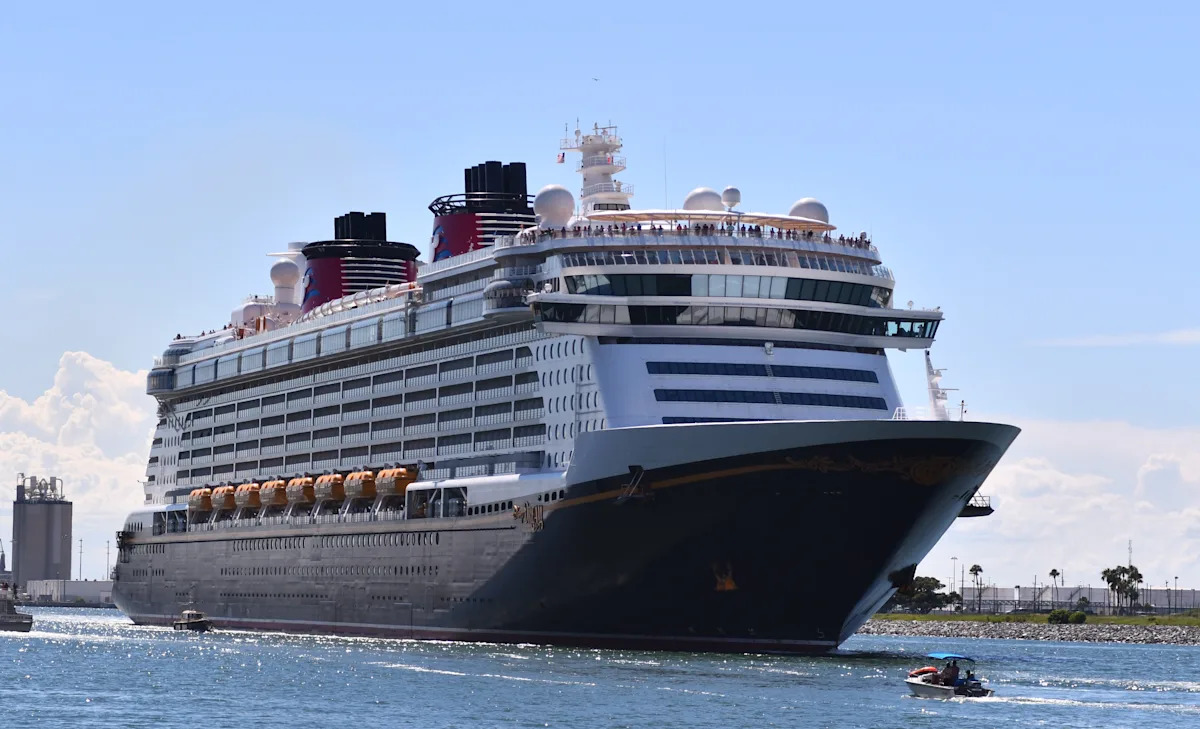 Little one reportedly fell overboard on Disney cruise. Her dad jumped in after her. Little one reportedly fell overboard on Disney cruise. Her dad jumped in after her.