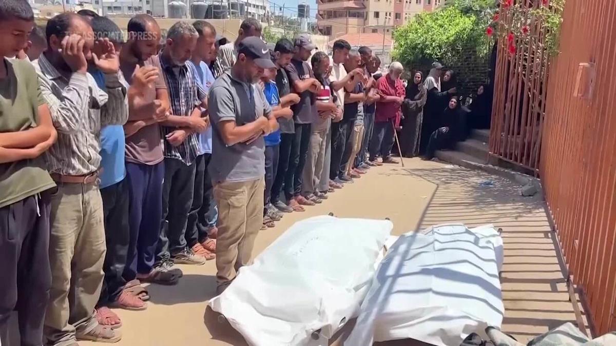 Greater than a dozen killed in southern Gaza after Israel opens fireplace close to assist distribution level, officers and witnesses say Greater than a dozen killed in southern Gaza after Israel opens fireplace close to assist distribution level, officers and witnesses say