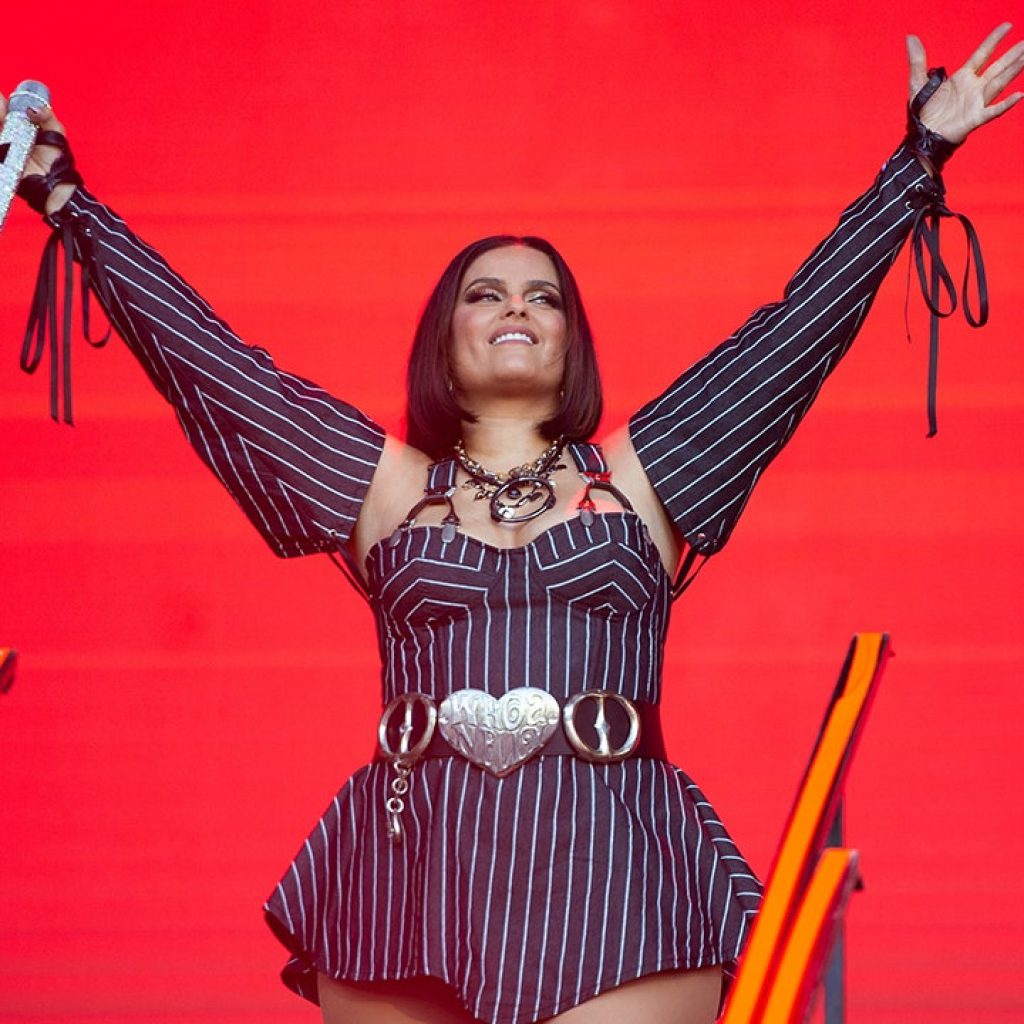 Nelly Furtado steps away from performing amid online body-shaming Nelly Furtado steps away from performing amid online body-shaming