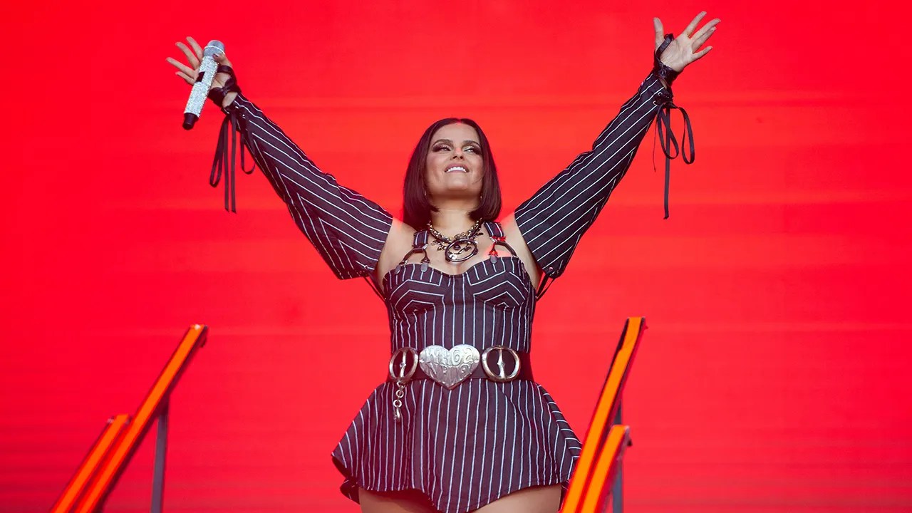 Nelly Furtado steps away from performing amid online body-shaming Nelly Furtado steps away from performing amid online body-shaming