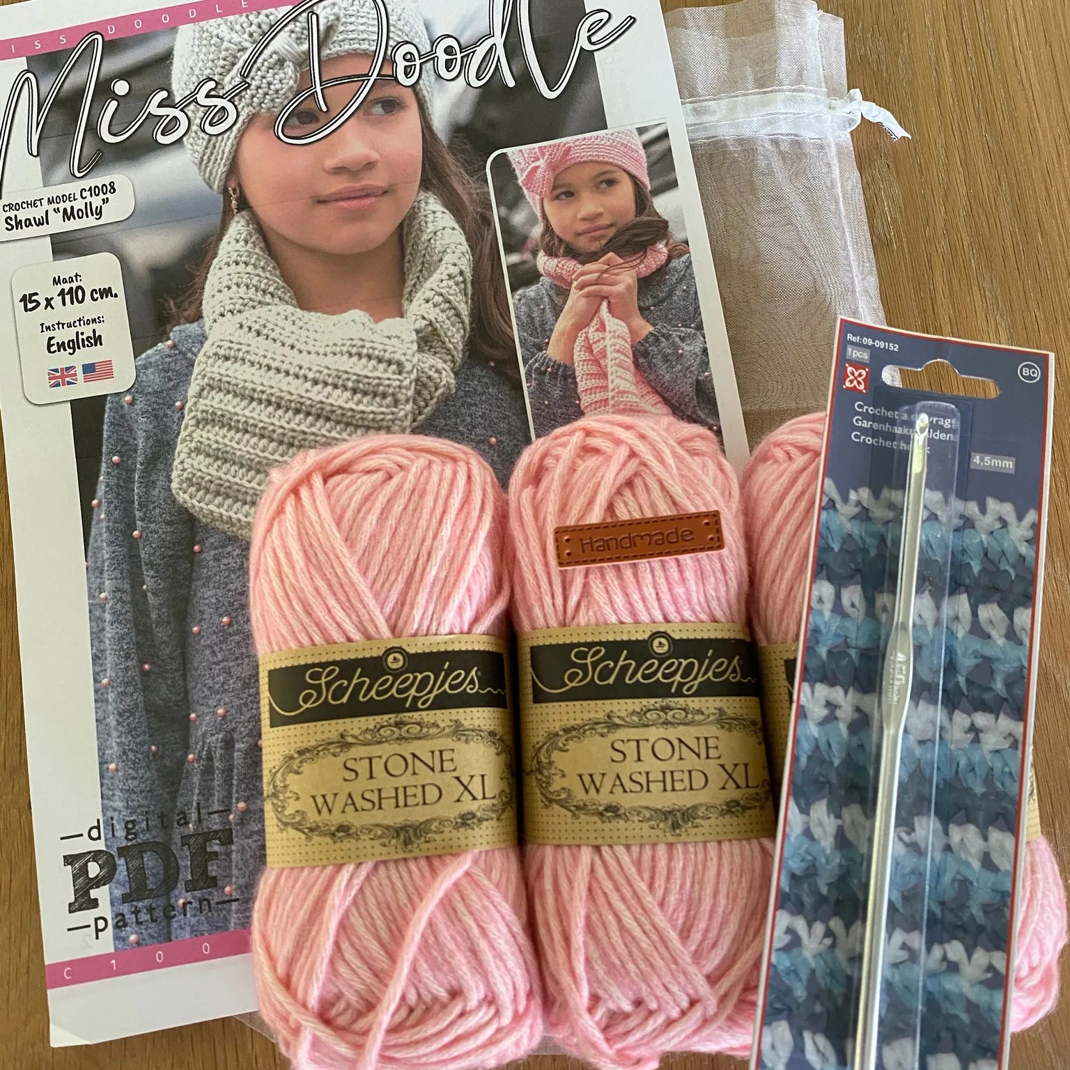 C1008 Shawl Molly C1008 Shawl Molly