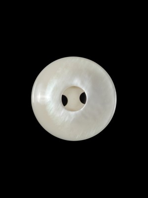 Italian Beige Iridescent 2-Hole Button – 28L/18mm Italian Beige Iridescent 2-Hole Button – 28L/18mm