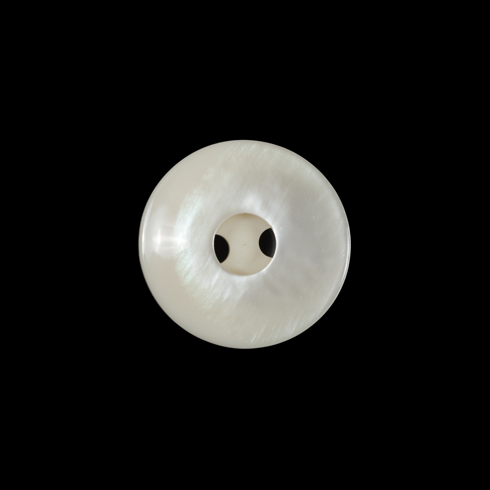 Italian Beige Iridescent 2-Hole Button – 28L/18mm Italian Beige Iridescent 2-Hole Button – 28L/18mm