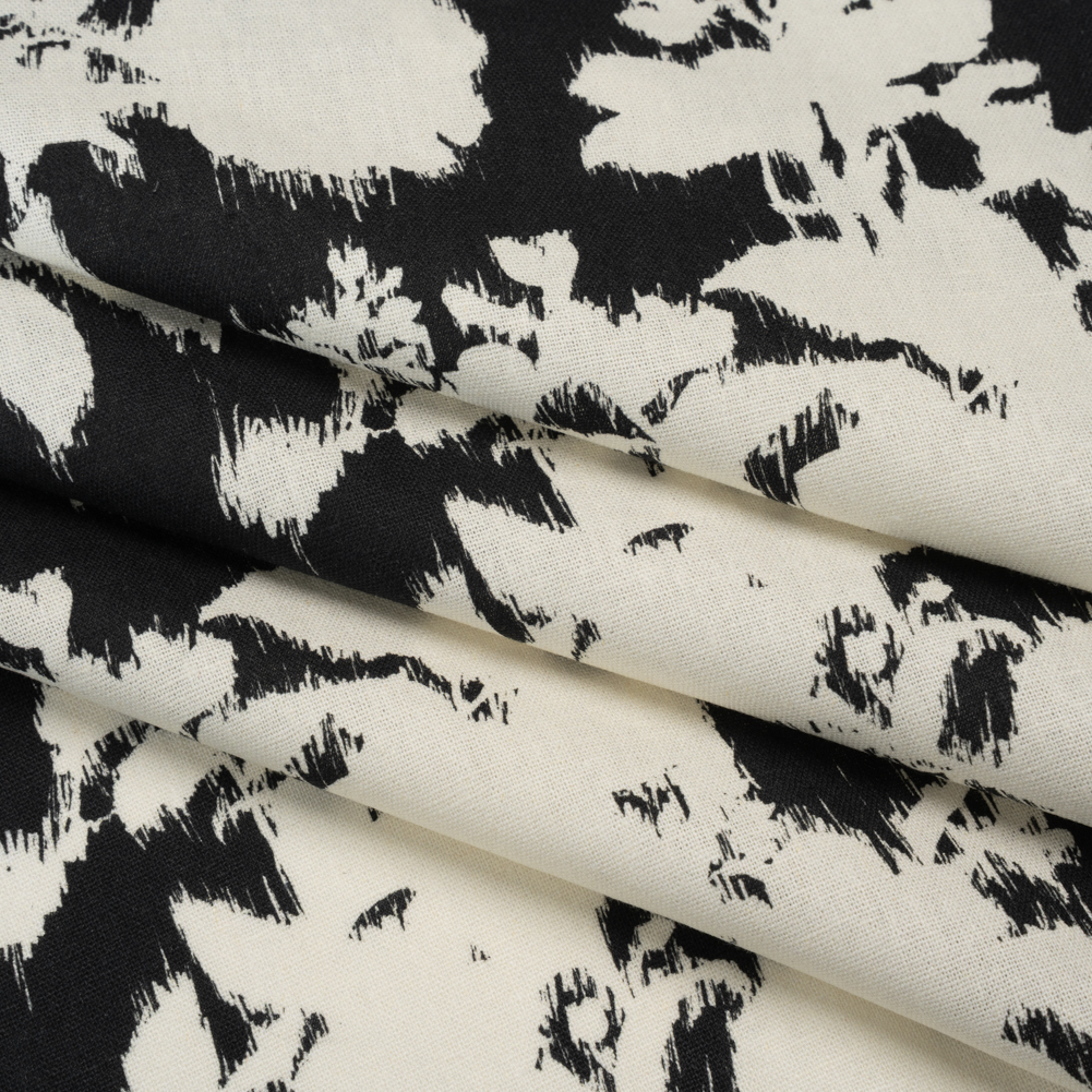 Linen and Rayon Woven – Black and Off White Ikat-Inspired Floral Silhouettes – Mood Exclusive Summer Sketches Print Linen and Rayon Woven – Black and Off White Ikat-Inspired Floral Silhouettes – Mood Exclusive Summer Sketches Print