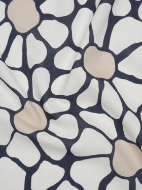 Linen and Rayon Woven – Dark Blue, White and Beige Abstract Daisies – Mood Exclusive Dilly-Dally Daisies Print Linen and Rayon Woven – Dark Blue, White and Beige Abstract Daisies – Mood Exclusive Dilly-Dally Daisies Print