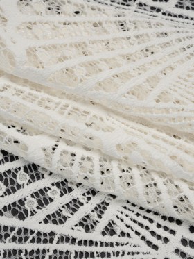 Stretch Raschel Lace with Finished Edges – Ivory Shell Fans Stretch Raschel Lace with Finished Edges – Ivory Shell Fans