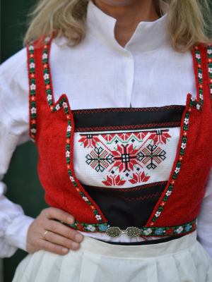 147 Norwegian Bunad 147 Norwegian Bunad