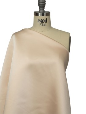 Carolina Herrera Italian Cream Peach Polyester Duchesse Satin Carolina Herrera Italian Cream Peach Polyester Duchesse Satin