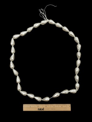 Vintage Faux Pearl Teardrop Beads Strand – 1″ x 0.5″ Vintage Faux Pearl Teardrop Beads Strand – 1″ x 0.5″