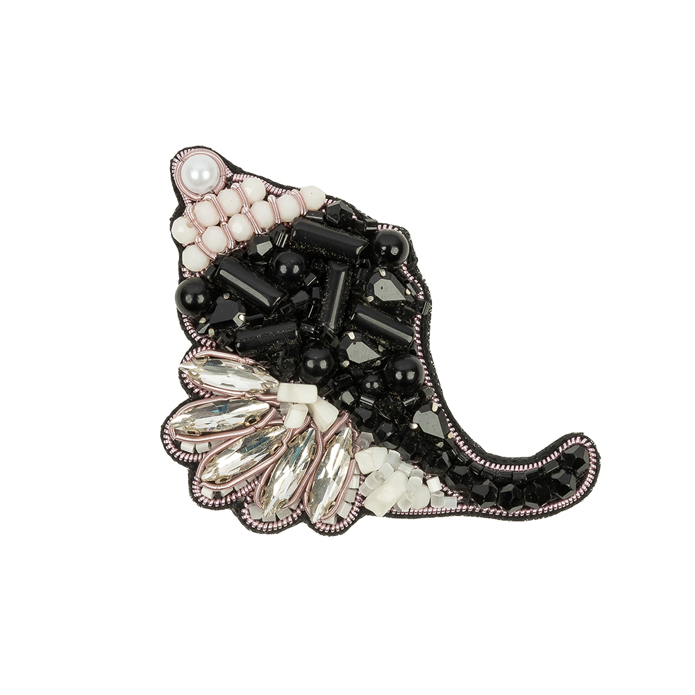 Black, White and Silver Conch Shell Rhinestone and Glass Beaded Applique – 3.13″ x 2.25″ Black, White and Silver Conch Shell Rhinestone and Glass Beaded Applique – 3.13″ x 2.25″