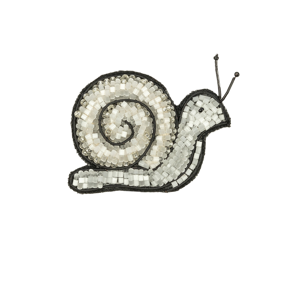 Satin White and Black Snail Glass Beaded Applique – 1.75″ x 2.5″ Satin White and Black Snail Glass Beaded Applique – 1.75″ x 2.5″