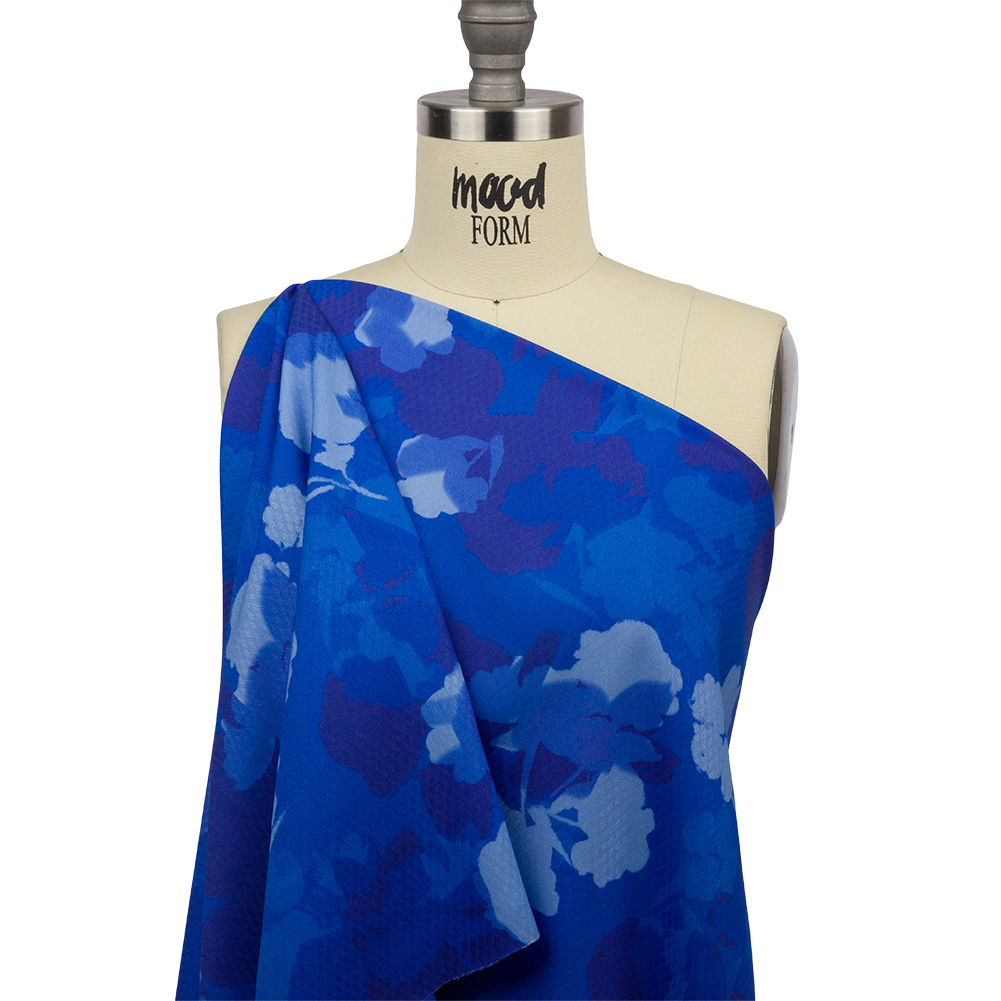 Sustainable Viscose Floral Jacquard Print – Blue Soft Florals – Mood Exclusive Gogh Far Sustainable Viscose Floral Jacquard Print – Blue Soft Florals – Mood Exclusive Gogh Far