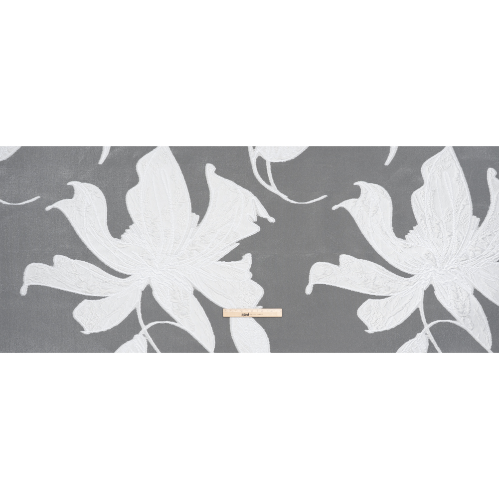 Metallic Polyester and Rayon Burnout Brocade – White Big Flowers Metallic Polyester and Rayon Burnout Brocade – White Big Flowers