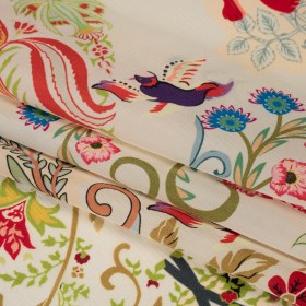 Crinkled Silk Crepe de Chine Print Made in Italy – Beige, Tan and Red Flowers and Crests – Deadstock Crinkled Silk Crepe de Chine Print Made in Italy – Beige, Tan and Red Flowers and Crests – Deadstock