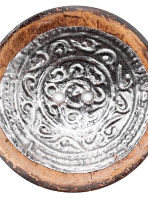 Natural and Silver Foiled 2-Hole Coconut Button – 70L/44.5mm Natural and Silver Foiled 2-Hole Coconut Button – 70L/44.5mm