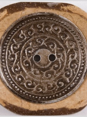 Natural and Silver Embossed Square 2 Hole Coconut Button – 80L/50.8mm Natural and Silver Embossed Square 2 Hole Coconut Button – 80L/50.8mm