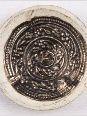 White and Silver Foiled 2-Hole Coconut Button – 74L/47mm White and Silver Foiled 2-Hole Coconut Button – 74L/47mm