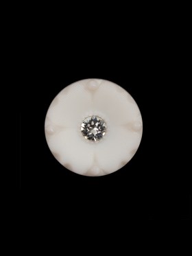 Italian Beige Floral Rhinestone-Centered Nylon Button – 24L/15mm Italian Beige Floral Rhinestone-Centered Nylon Button – 24L/15mm