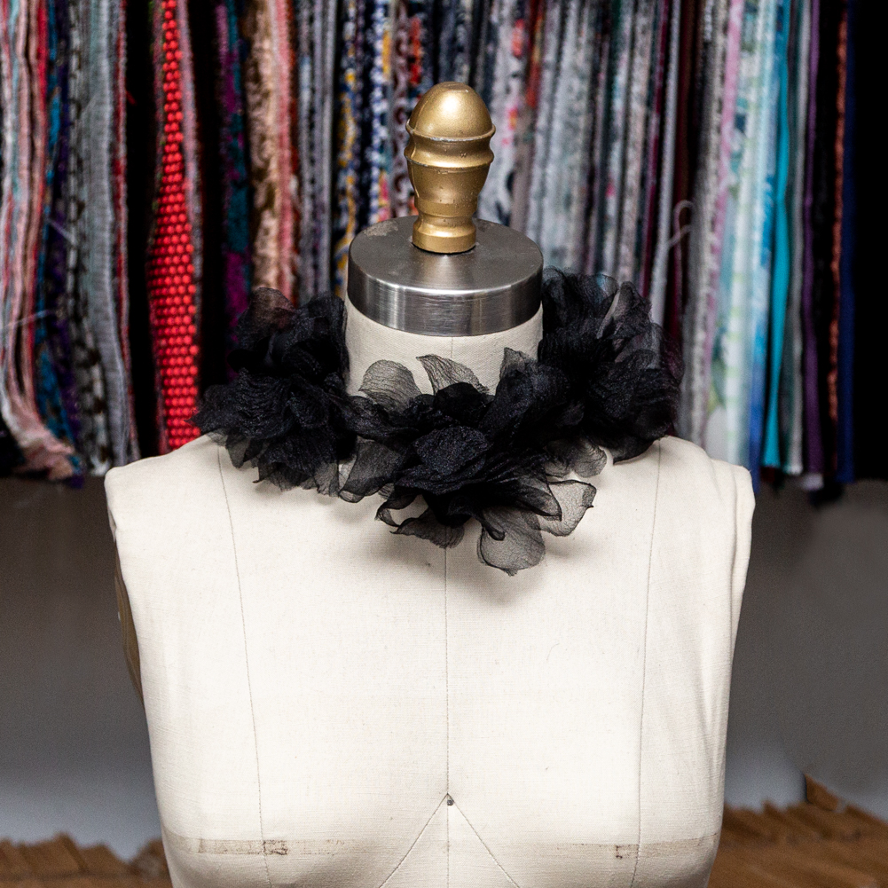 Italian Black 3D Floral Fabric Trim – 4″ Italian Black 3D Floral Fabric Trim – 4″