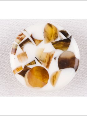 White and Amber Plastic Button – 44L/28mm White and Amber Plastic Button – 44L/28mm