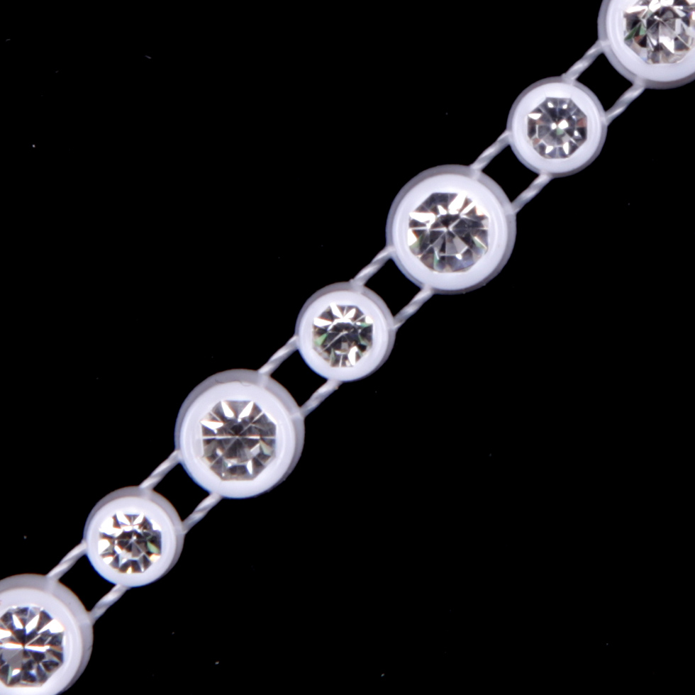 White/Crystal Plastic & Glass White/Crystal Plastic & Glass