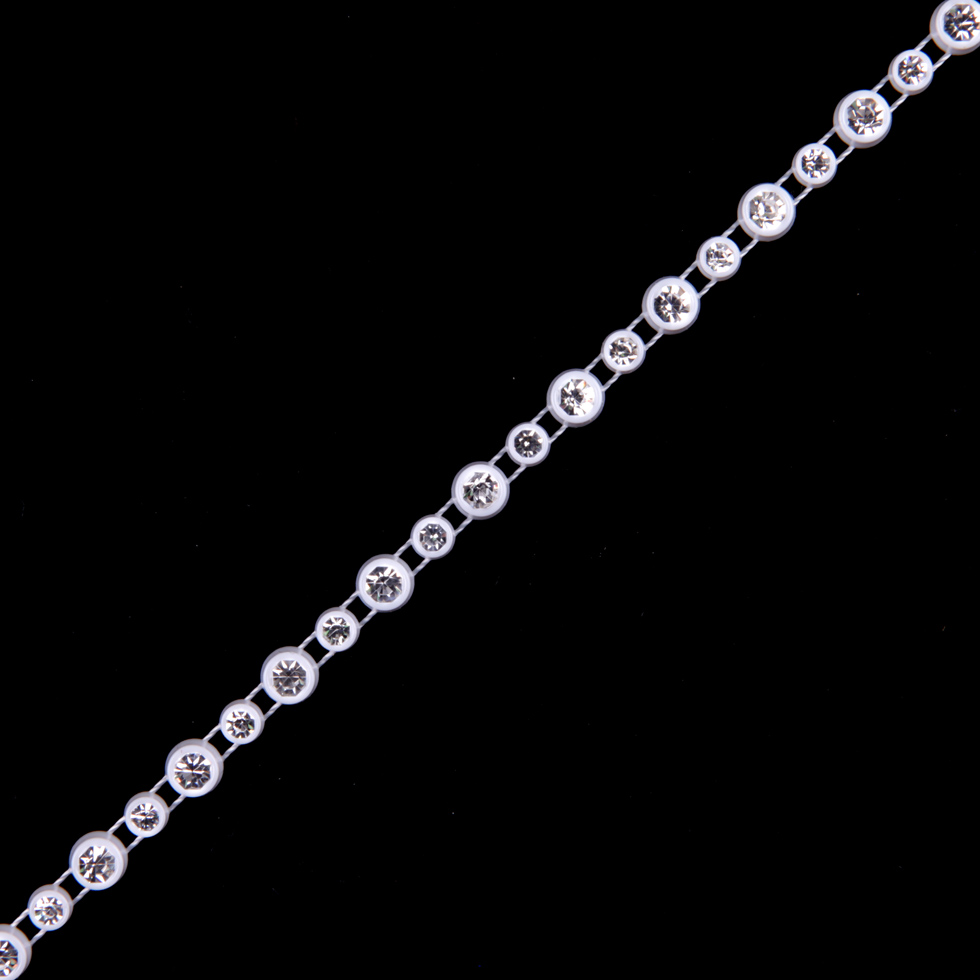 White/Crystal Plastic & Glass White/Crystal Plastic & Glass