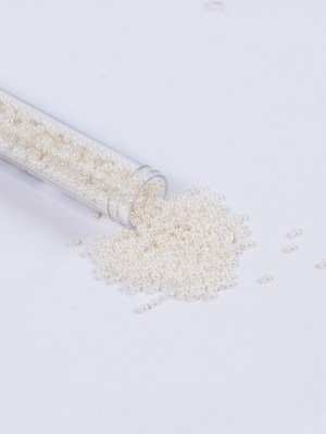 Ceylon Pearl Czech Seed Beads – Size 10 Ceylon Pearl Czech Seed Beads – Size 10