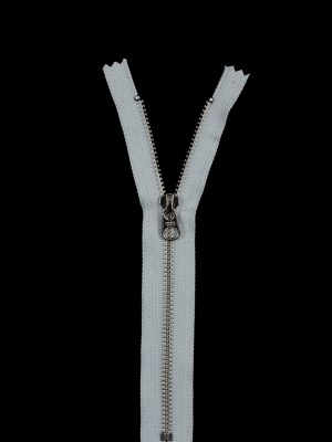 Light Gray Metal Closed Bottom Zipper with Silver Teeth – 8″ Light Gray Metal Closed Bottom Zipper with Silver Teeth – 8″