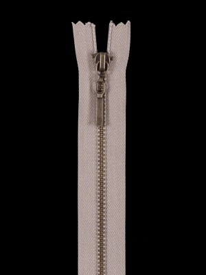 Beige Metal Zipper with Antique Gold Pull and Teeth – 6″ Beige Metal Zipper with Antique Gold Pull and Teeth – 6″