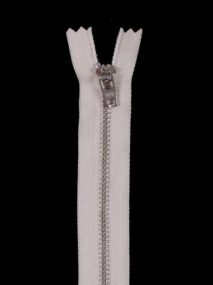 Beige Metal Zipper with Silver Pull and Teeth – 5.5″ Beige Metal Zipper with Silver Pull and Teeth – 5.5″