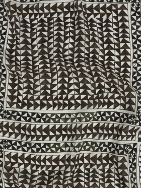 Lightweight Viscose-Linen Woven Print – Black and White Triangle Paths – Mood Exclusive Large Inverted Opposites Lightweight Viscose-Linen Woven Print – Black and White Triangle Paths – Mood Exclusive Large Inverted Opposites