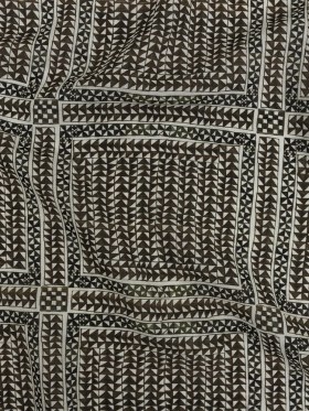 Lightweight Viscose-Linen Woven Print – Black and White Triangle Paths – Mood Exclusive Small Inverted Opposites Lightweight Viscose-Linen Woven Print – Black and White Triangle Paths – Mood Exclusive Small Inverted Opposites