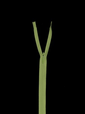 Invisible Zipper 24″ by YKK – 827 Macaw Green Invisible Zipper 24″ by YKK – 827 Macaw Green